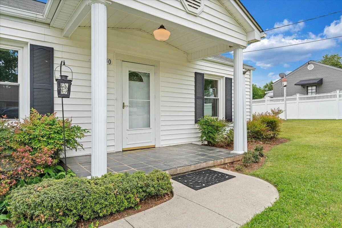 40 Upland DR - Photo 2
