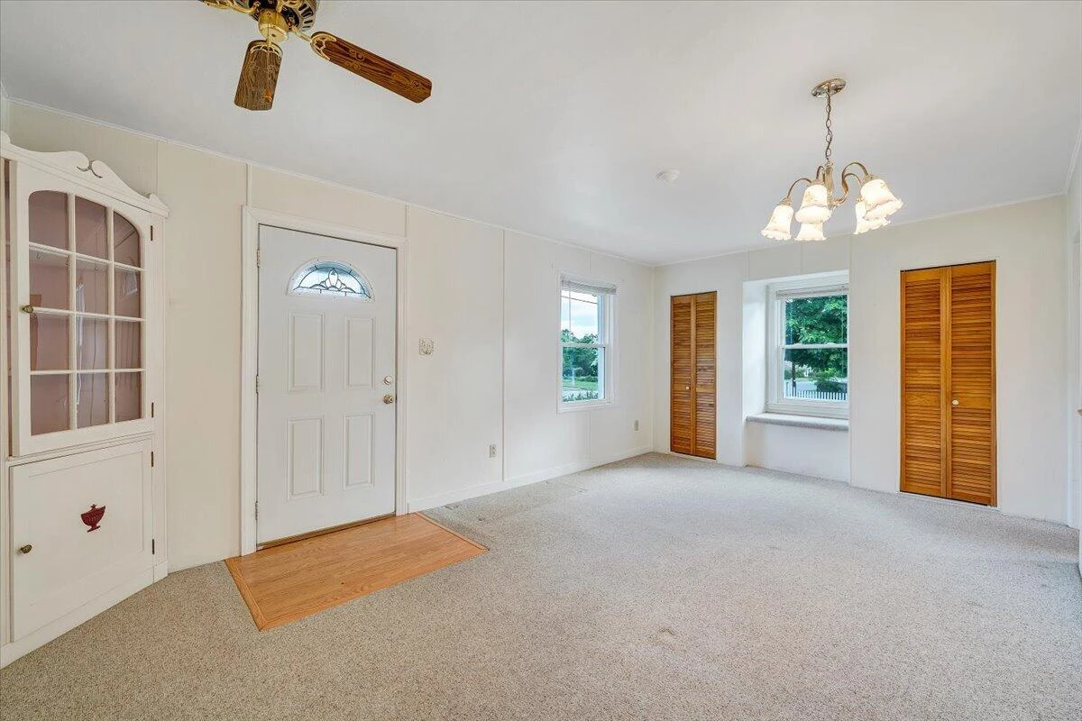 40 Upland DR - Photo 8