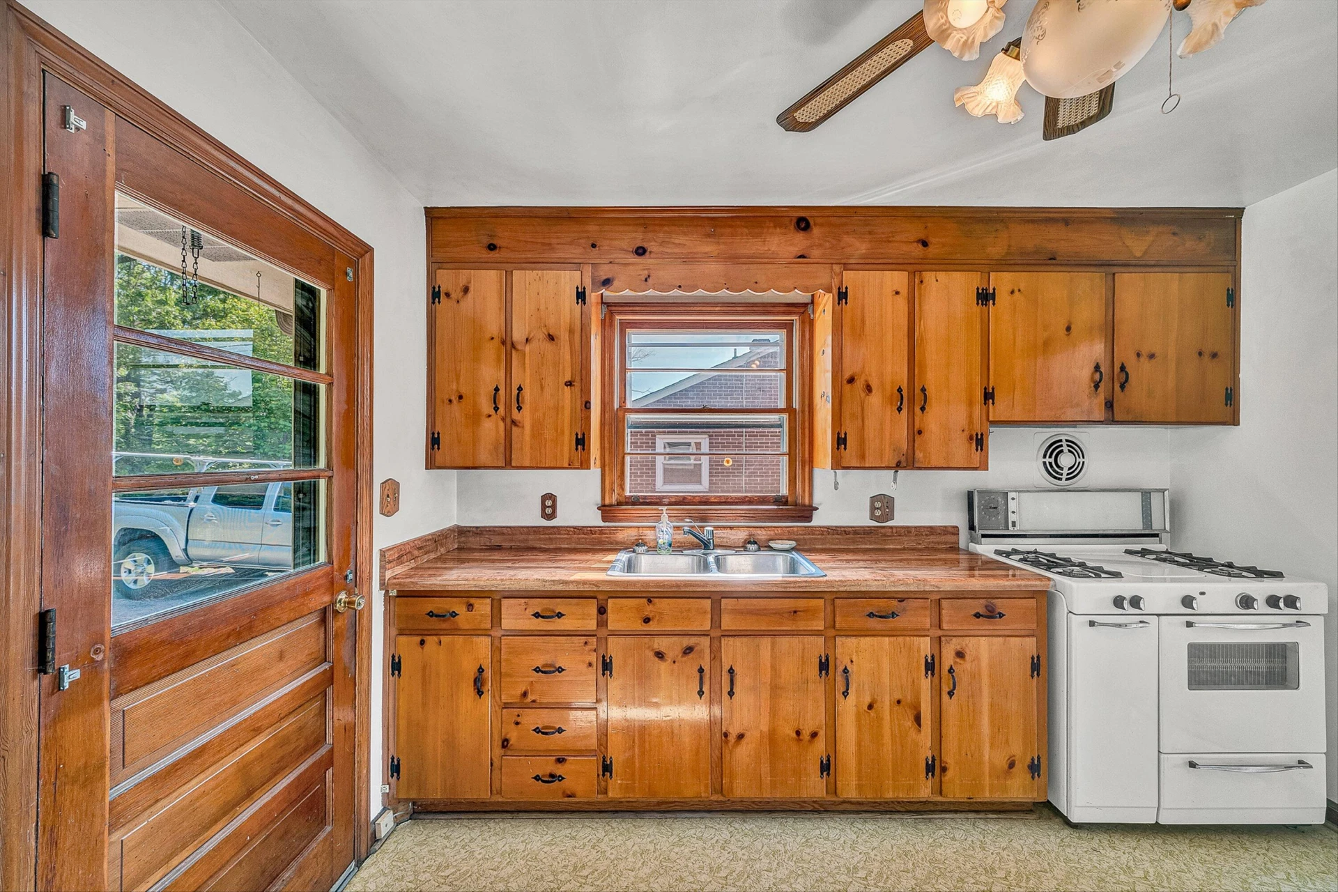 5225 Morwanda ST NW - Photo 9