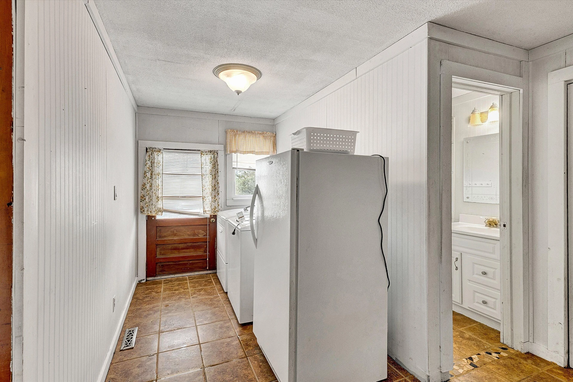 1220 Railroad AVE - Photo 9