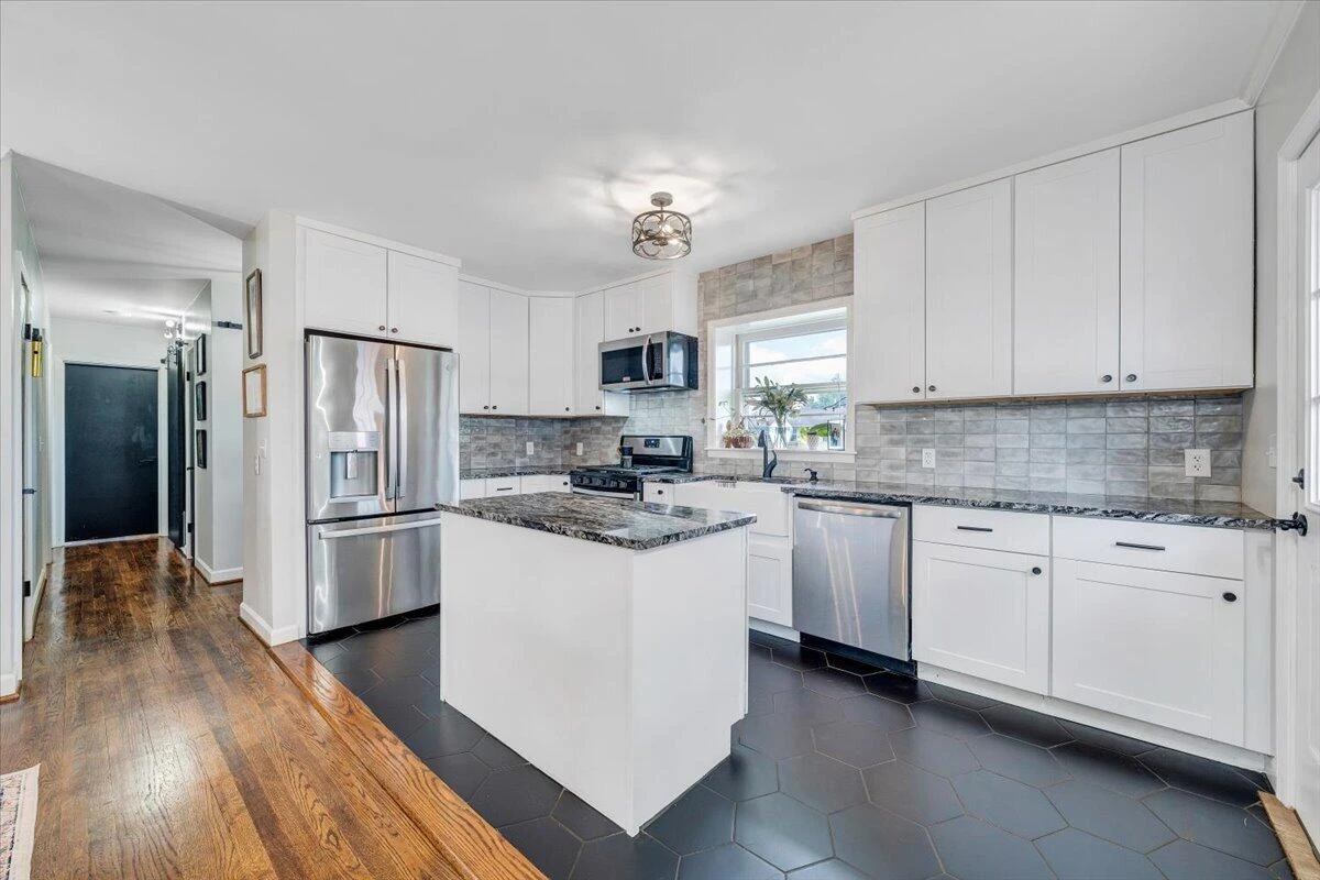 5131 Hazelridge RD NW - Photo 5