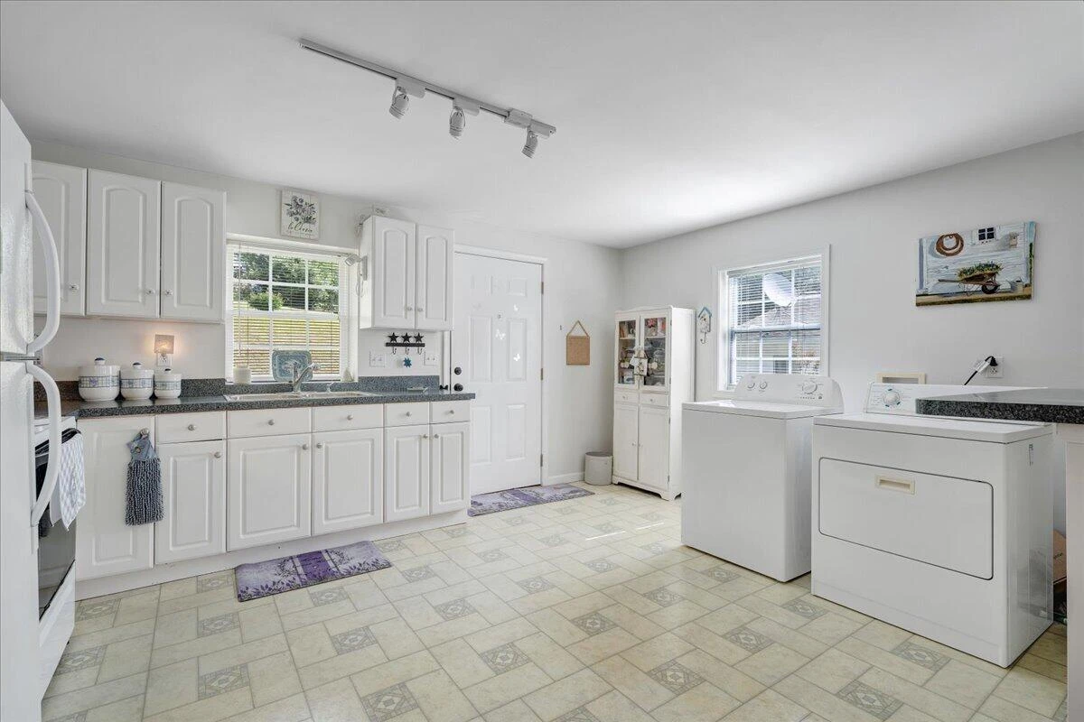 5025 Salem Tpke NW - Photo 7