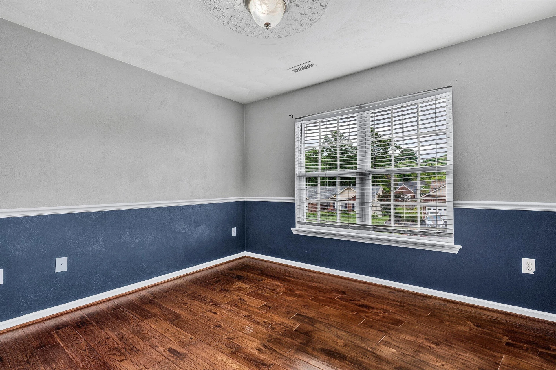 4513 Lomond CIR - Photo 23
