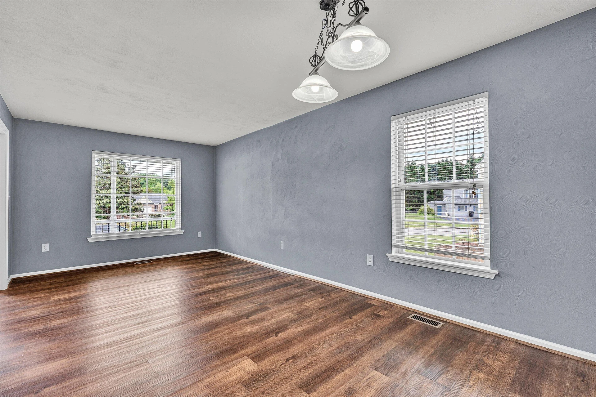 4513 Lomond CIR - Photo 9