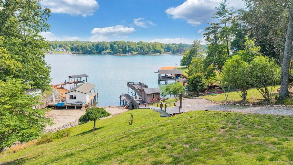 3222 Lakewood Forest RD - Photo 3