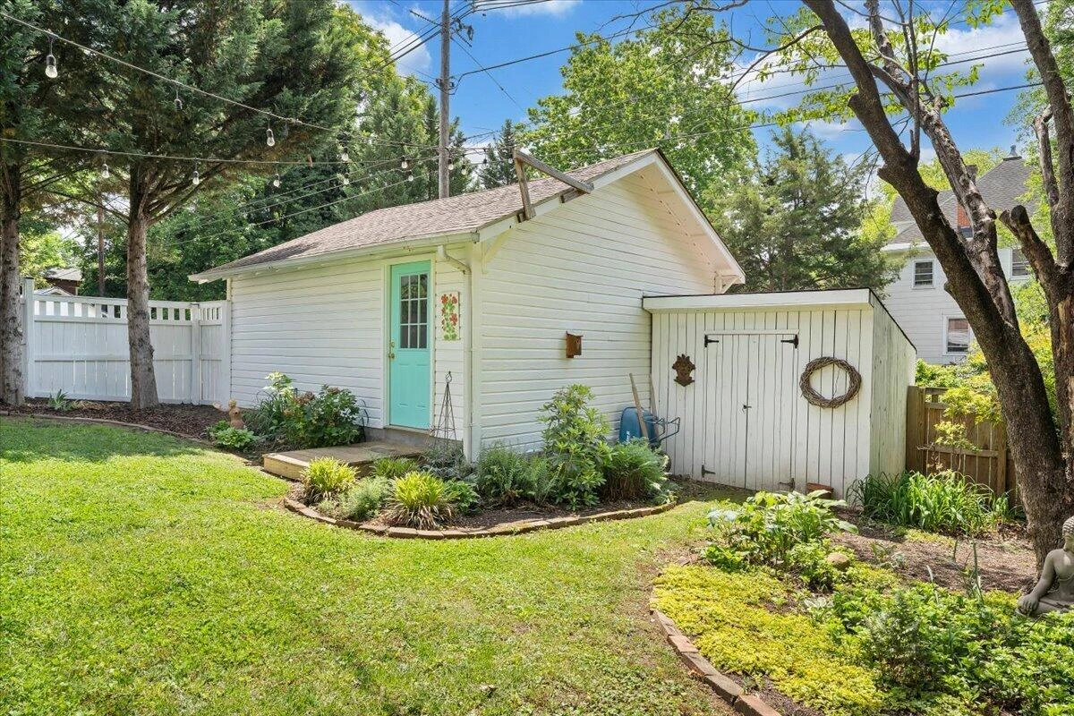 602 Walnut AVE SW - Photo 11