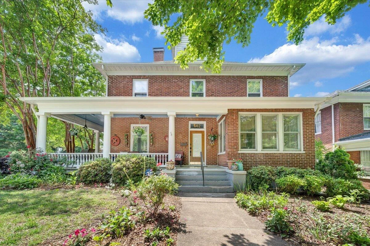602 Walnut AVE SW - Photo 2