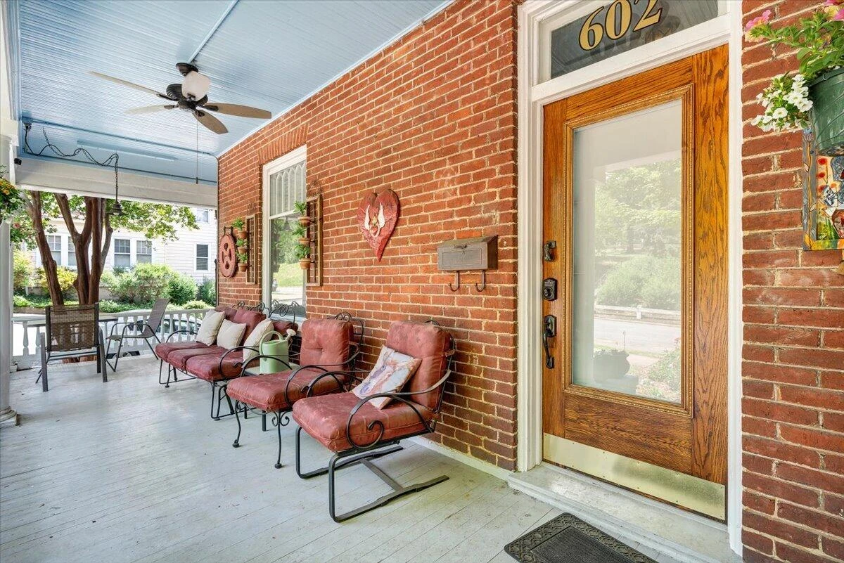 602 Walnut AVE SW - Photo 6