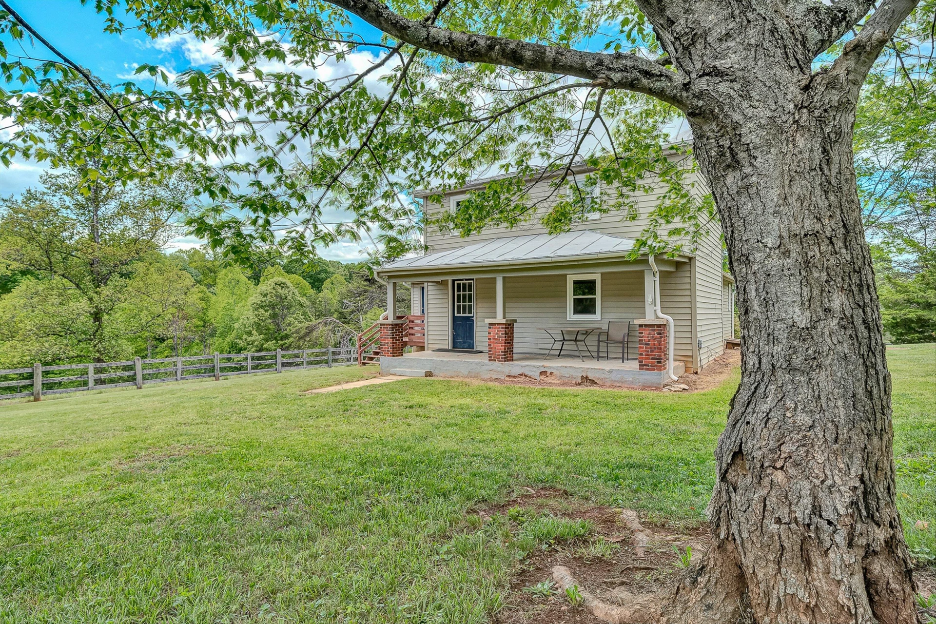 3835 Hardy RD - Photo 2