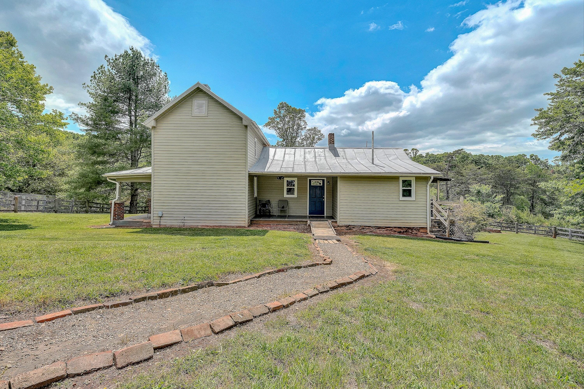 3835 Hardy RD - Photo 3