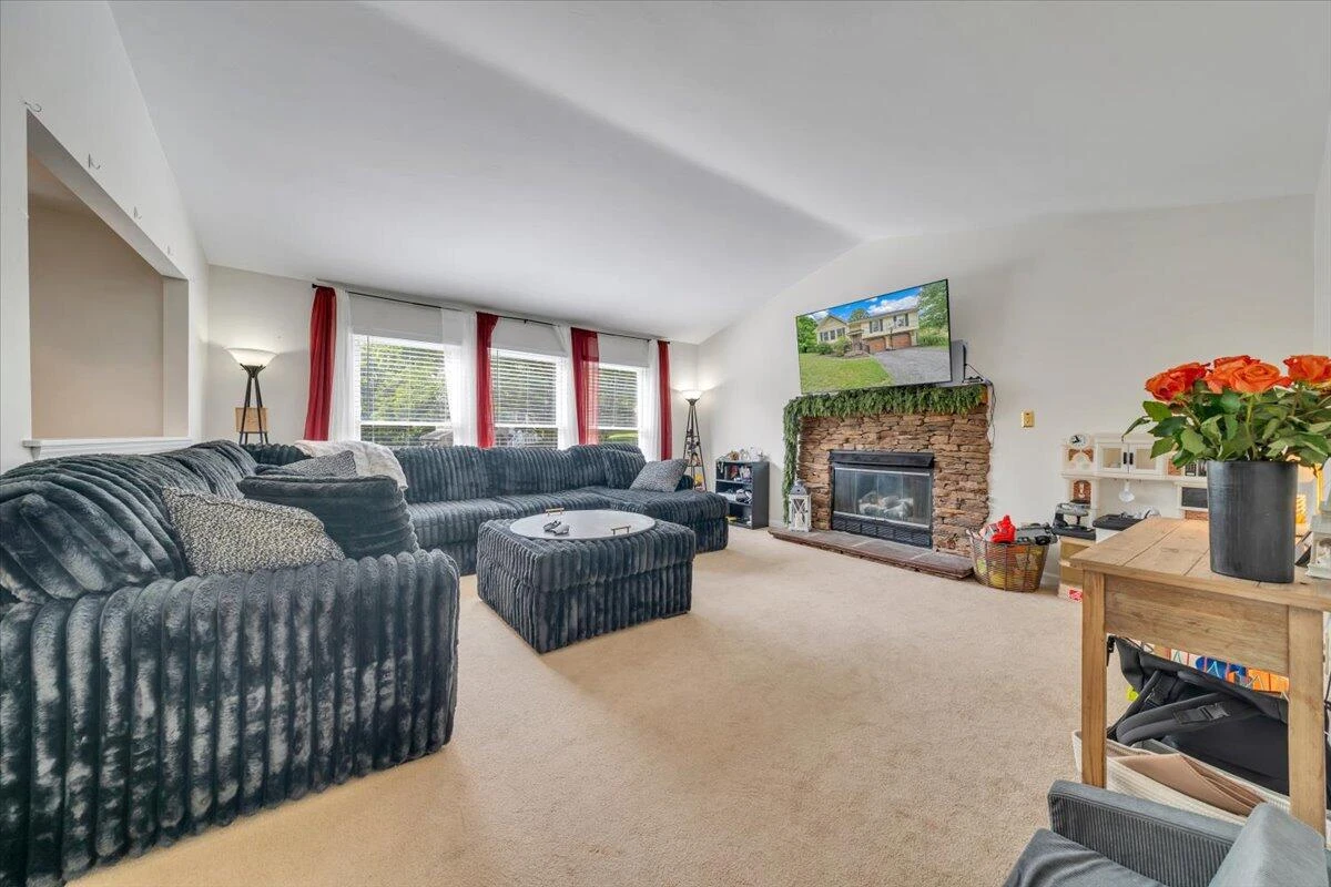 7851 Cedar Edge RD - Photo 4