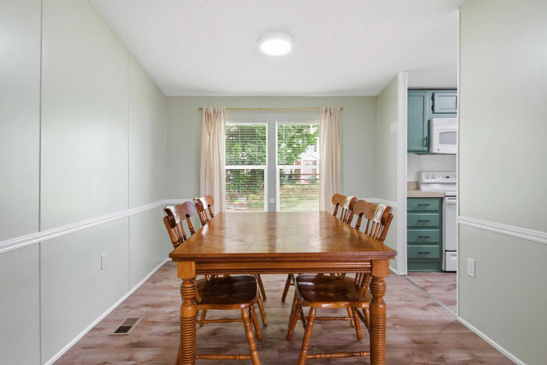 670 Liberty ST - Photo 10