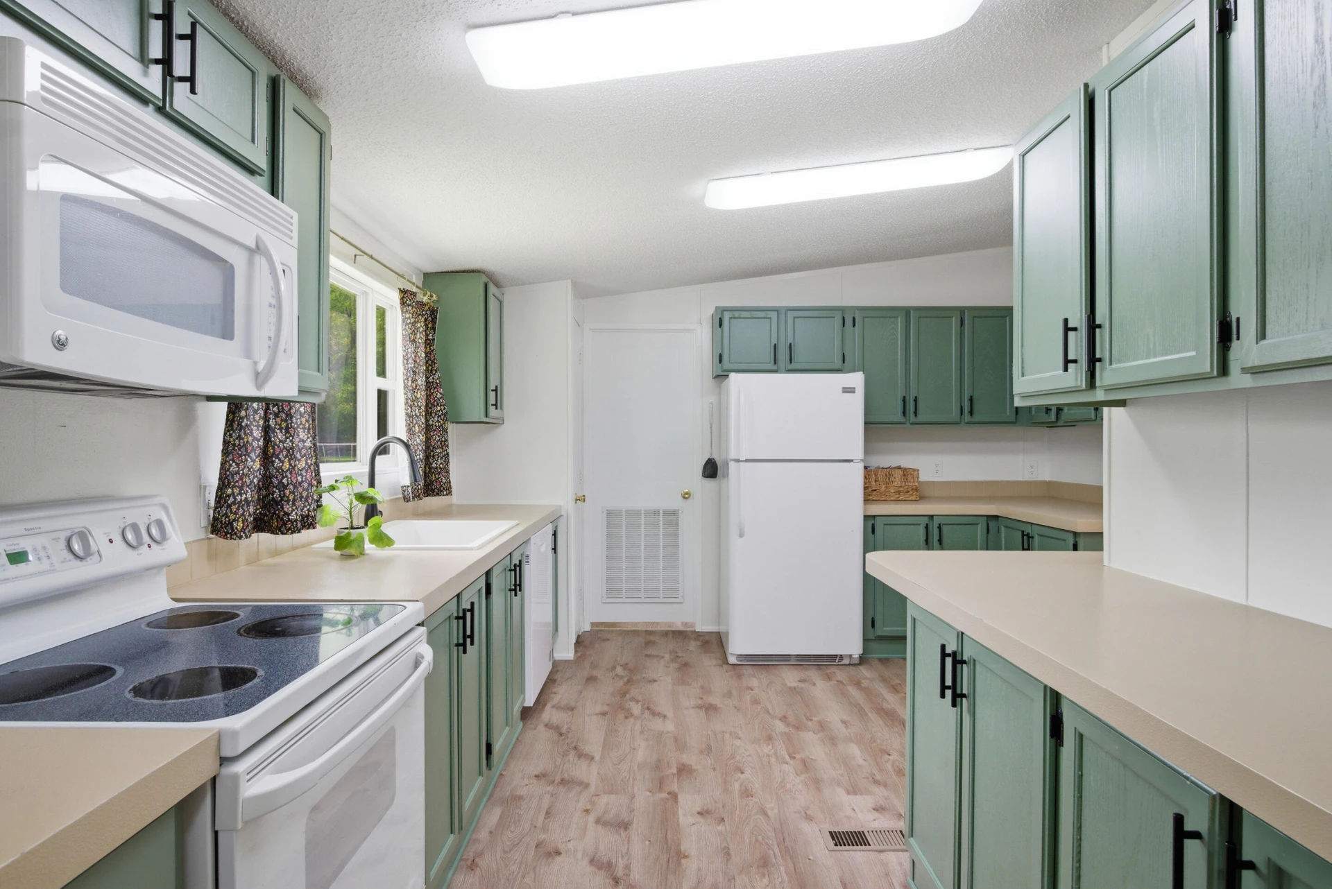 670 Liberty ST - Photo 12