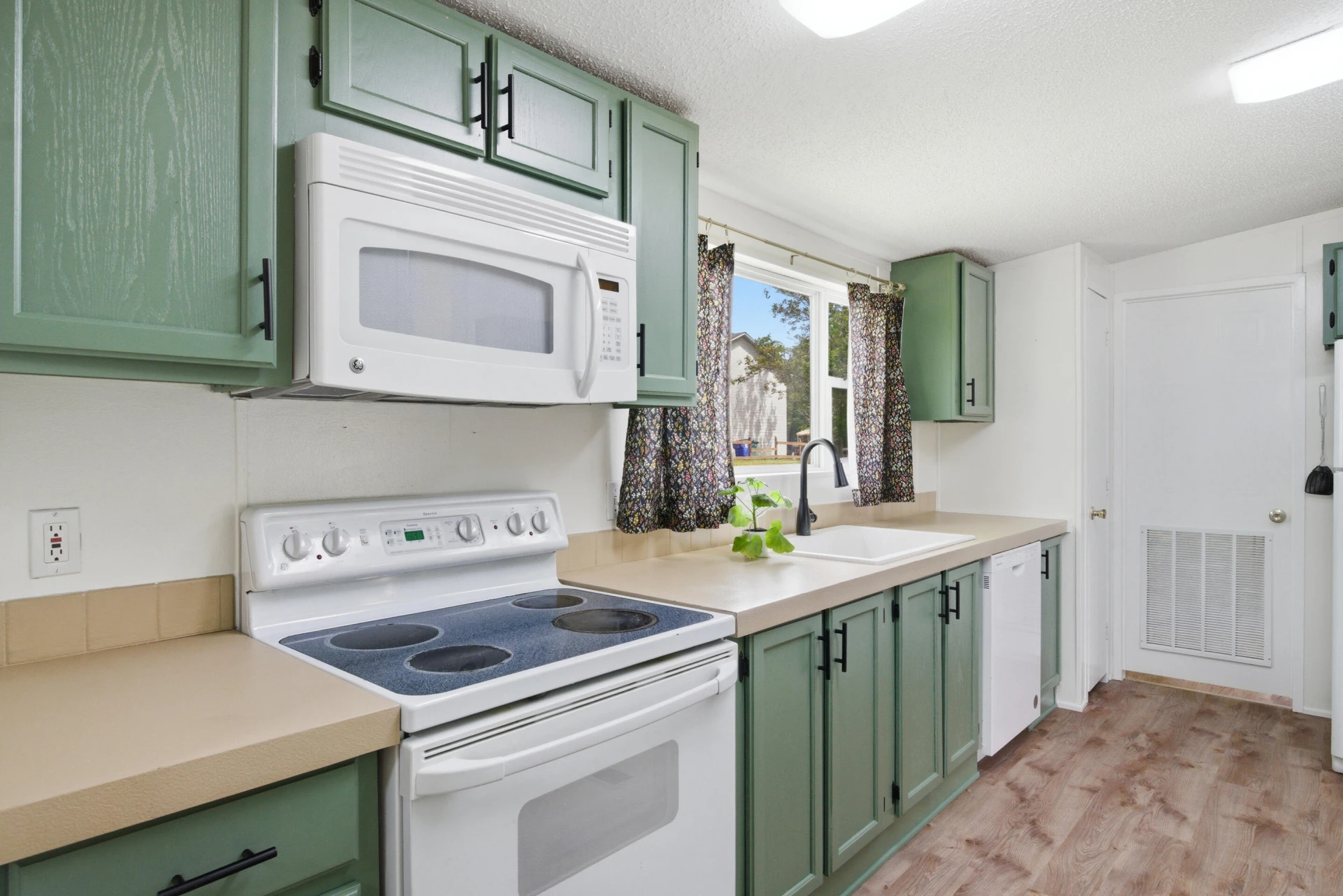 670 Liberty ST - Photo 13