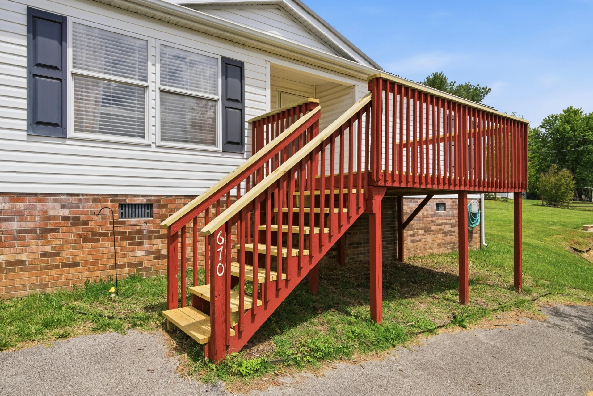 670 Liberty ST - Photo 3