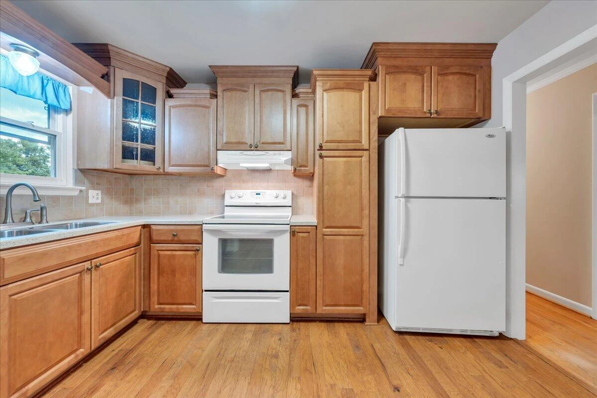 3722 Meadowlark RD - Photo 12