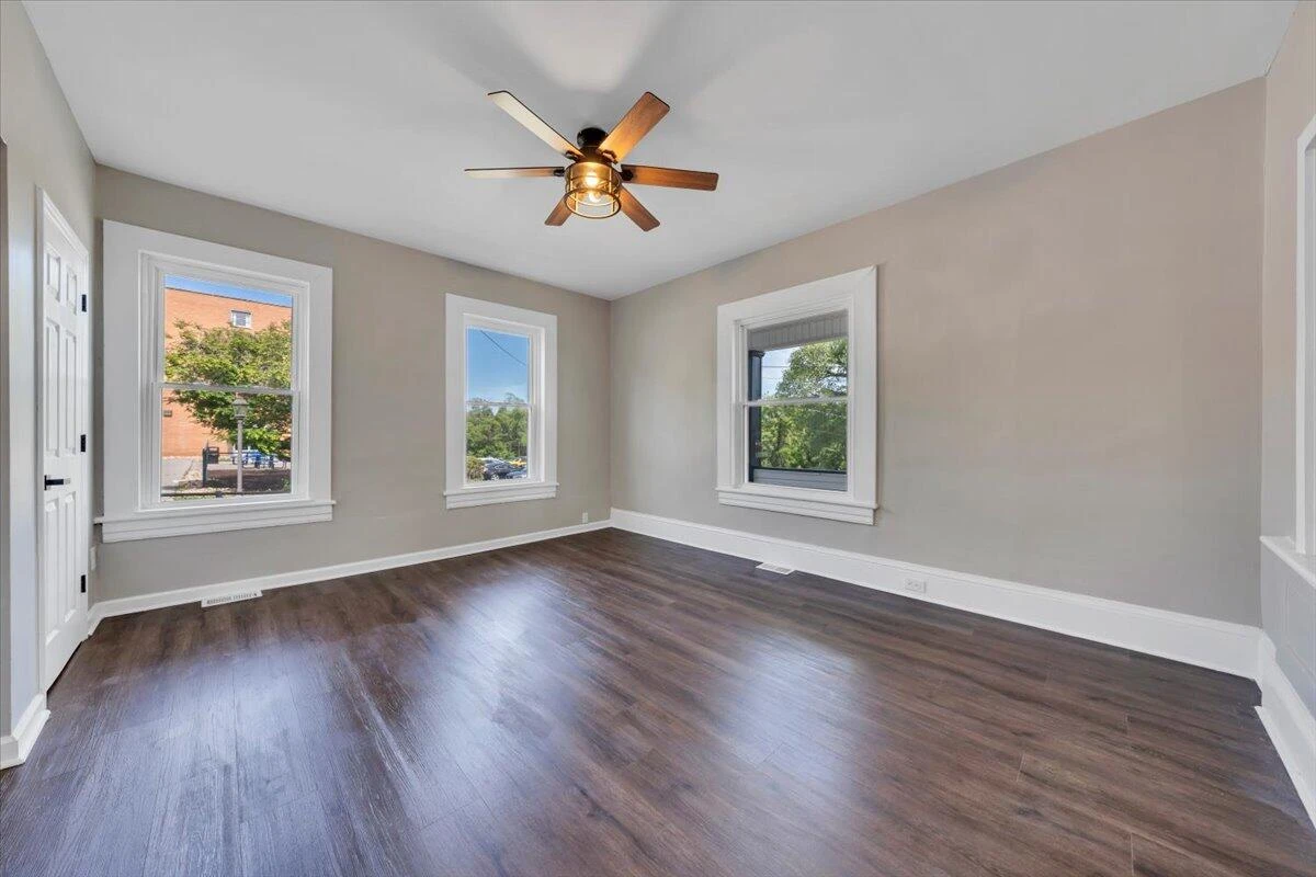552 Chestnut AVE NW - Photo 10