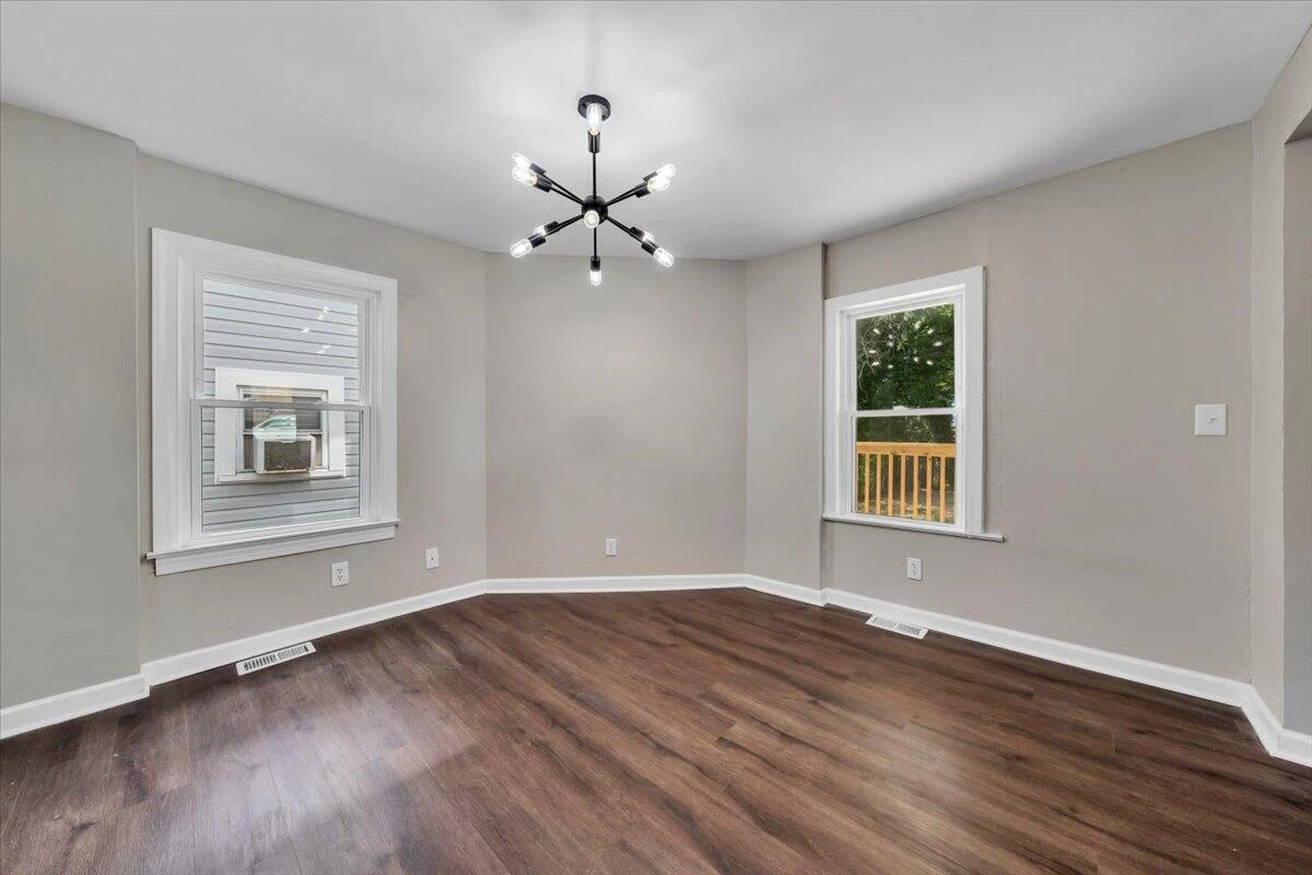 552 Chestnut AVE NW - Photo 16