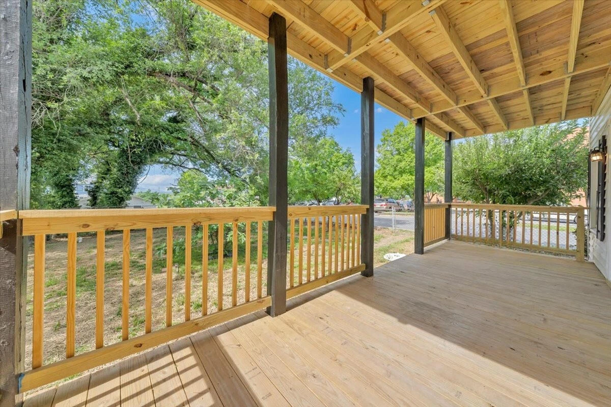 552 Chestnut AVE NW - Photo 37