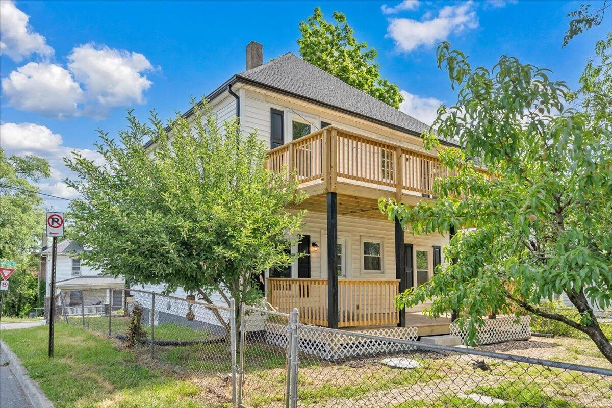 552 Chestnut AVE NW - Photo 38