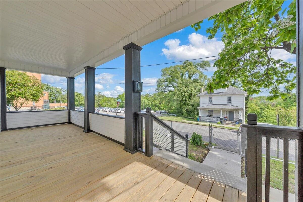 552 Chestnut AVE NW - Photo 4