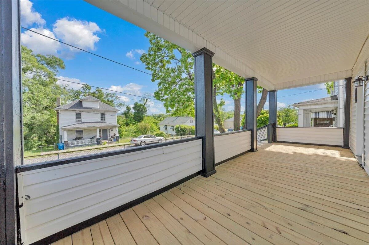 552 Chestnut AVE NW - Photo 5