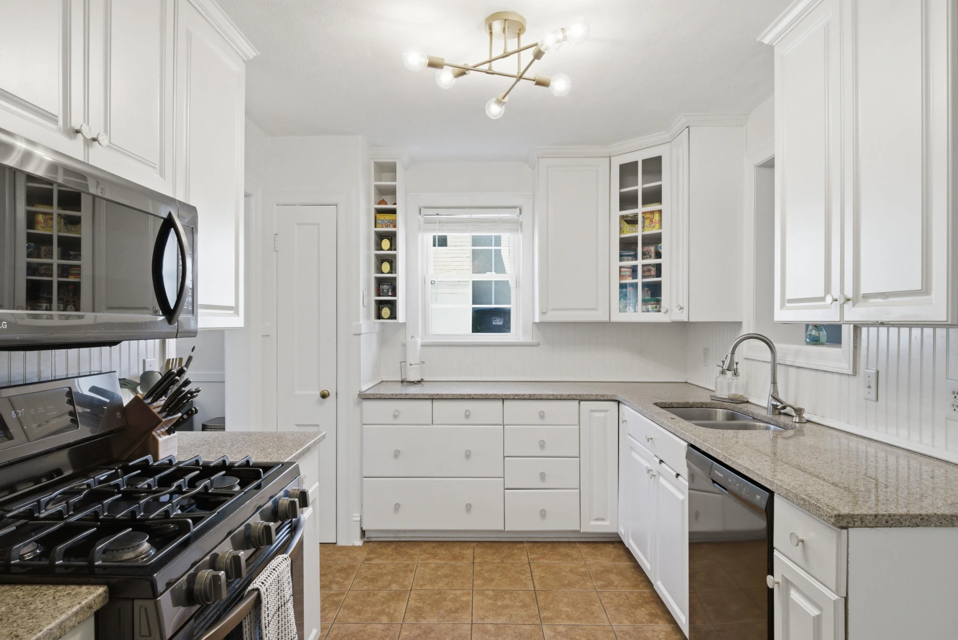 1609 Center Hill DR SW - Photo 17