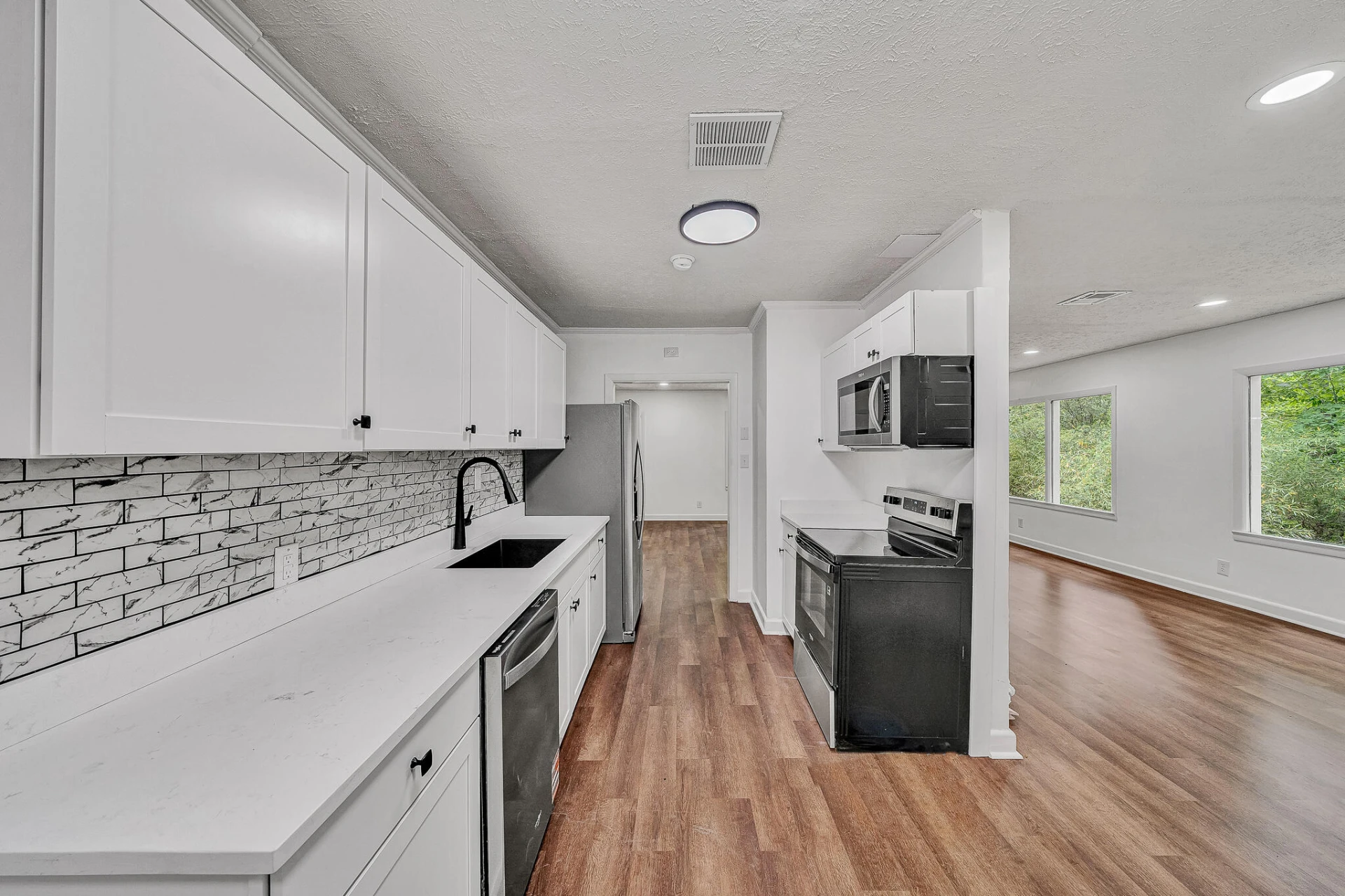 83 Maid Marian CT - Photo 16