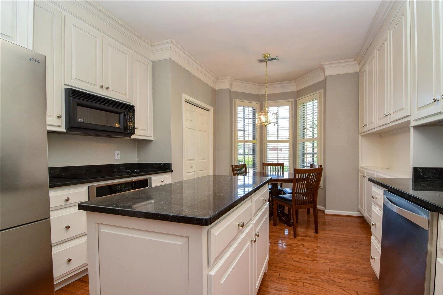 3348 Somercroft CT SW - Photo 16