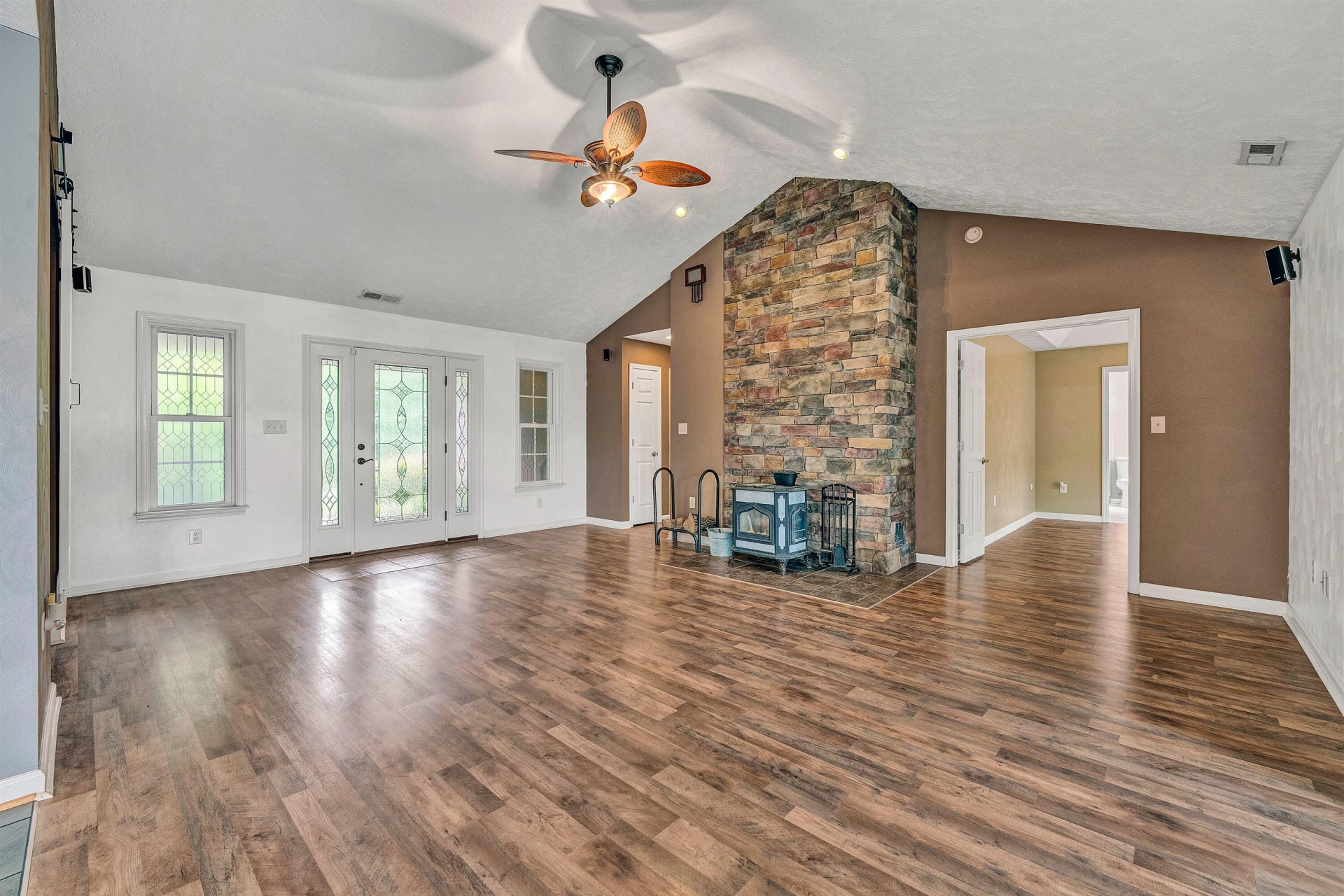 1530 Indian Springs LN - Photo 4