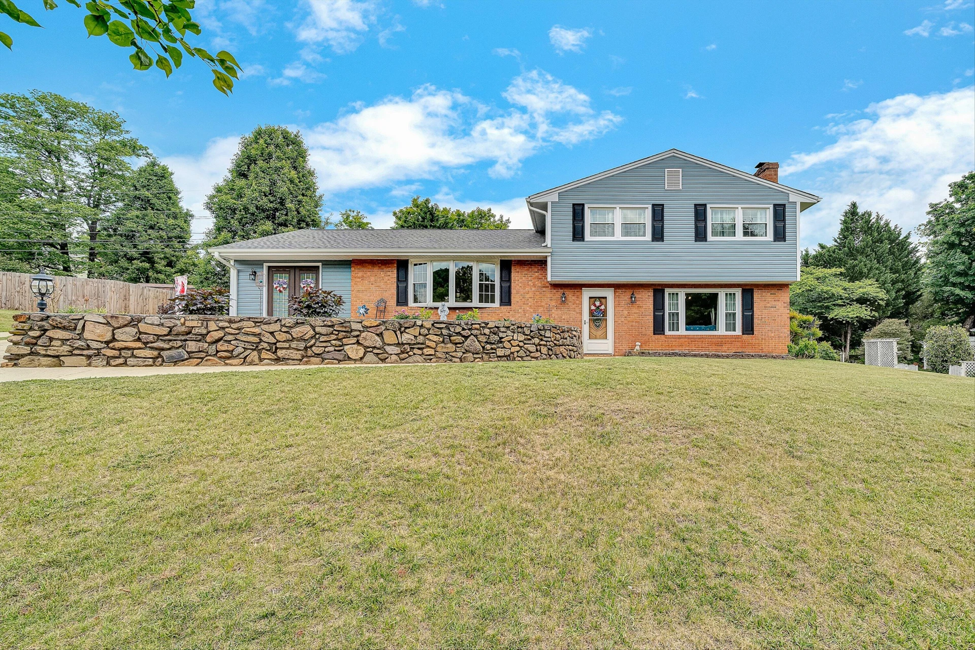 5417 Lakeland DR - Photo 3