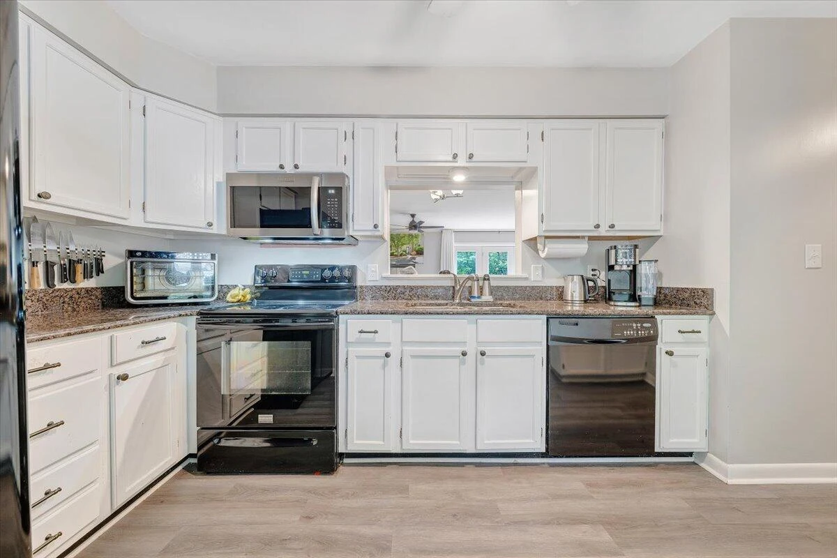 3437 Londonderry CT - Photo 6