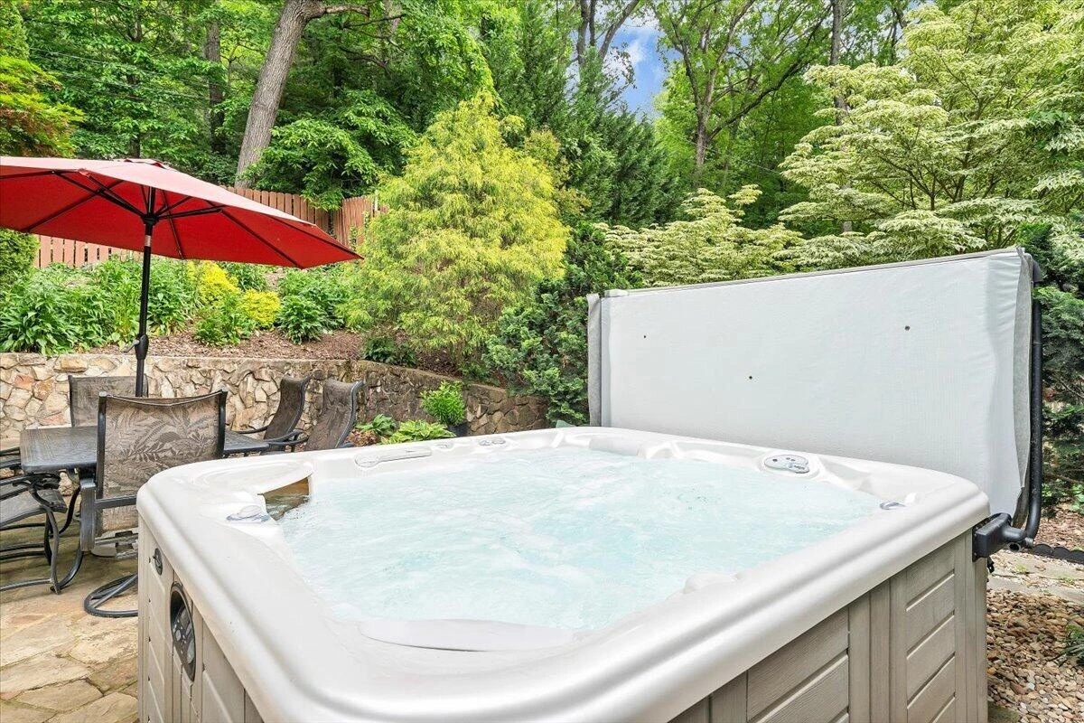 2604 Nottingham RD SE - Photo 51