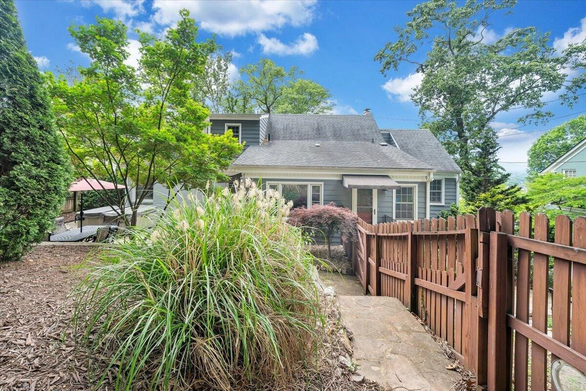 2604 Nottingham RD SE - Photo 56