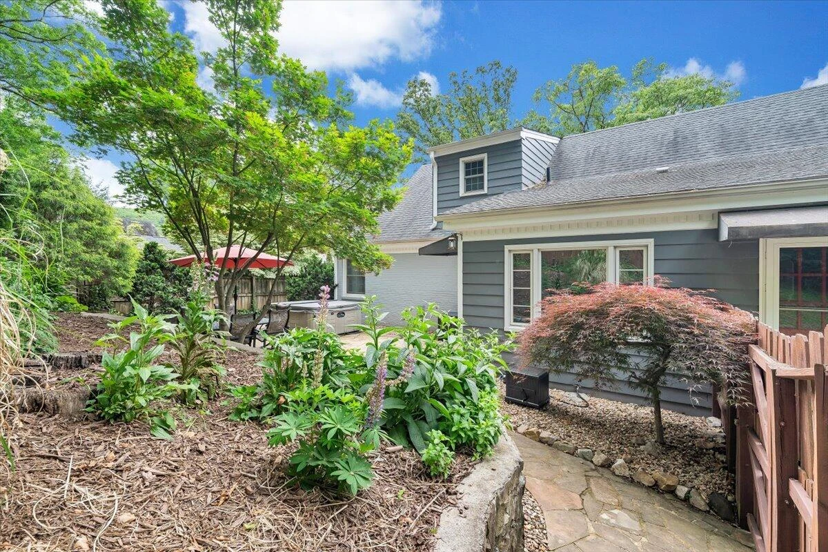 2604 Nottingham RD SE - Photo 58