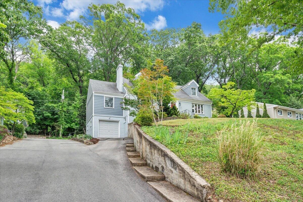2604 Nottingham RD SE - Photo 8