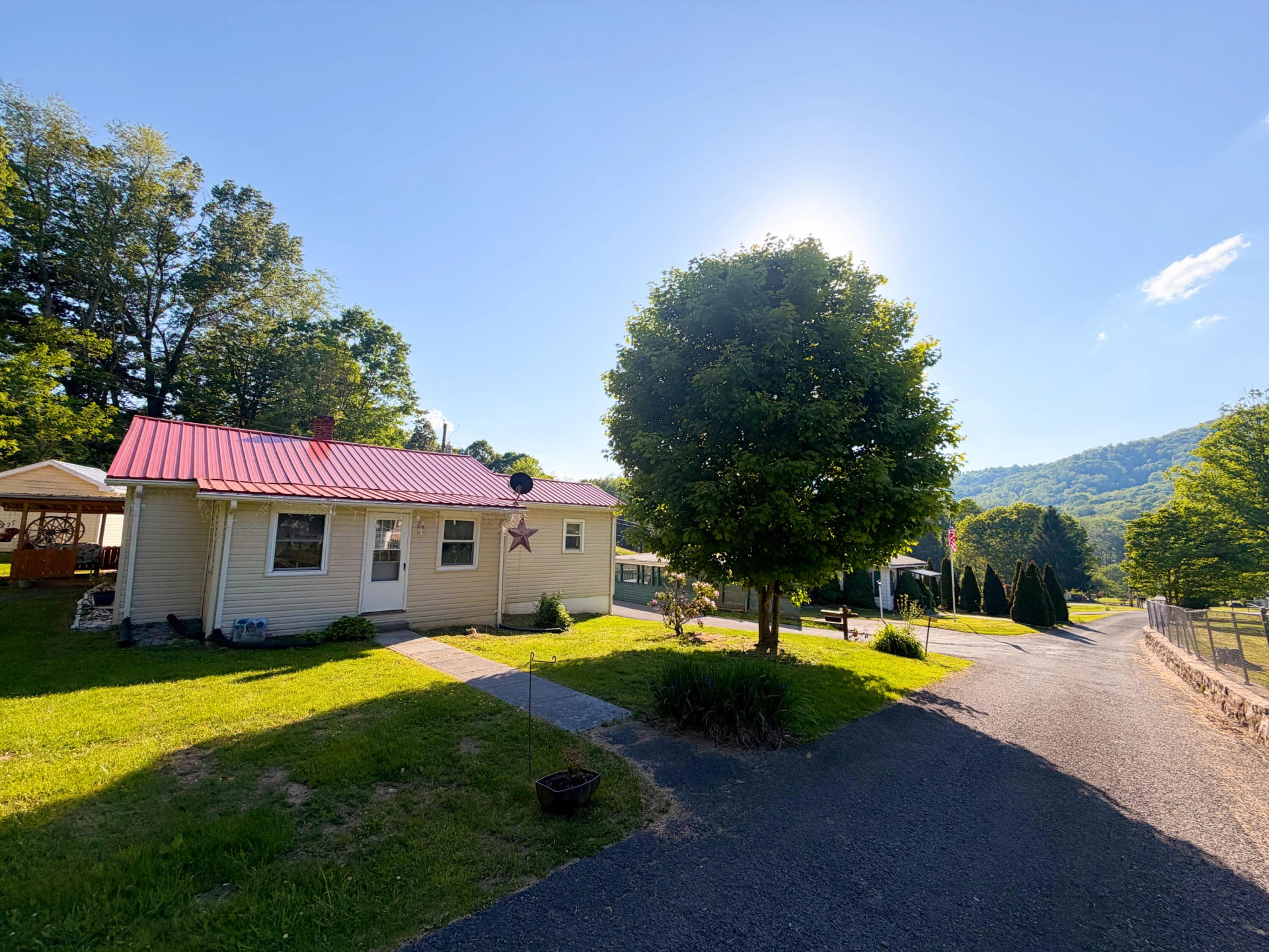 158 Ashwood DR - Photo 2