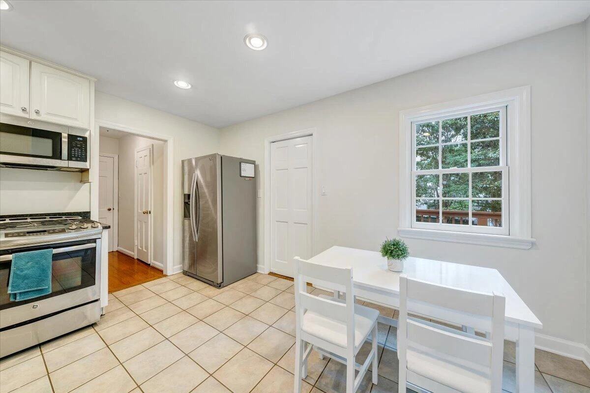 712 Cassell LN SW - Photo 15