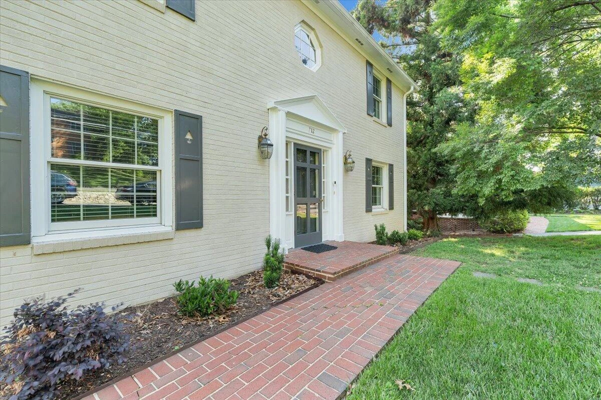 712 Cassell LN SW - Photo 2