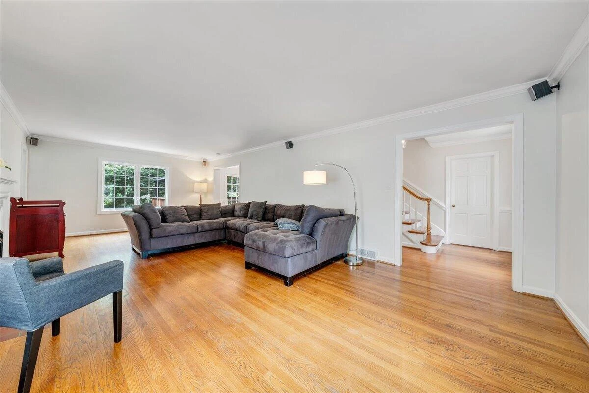 712 Cassell LN SW - Photo 5