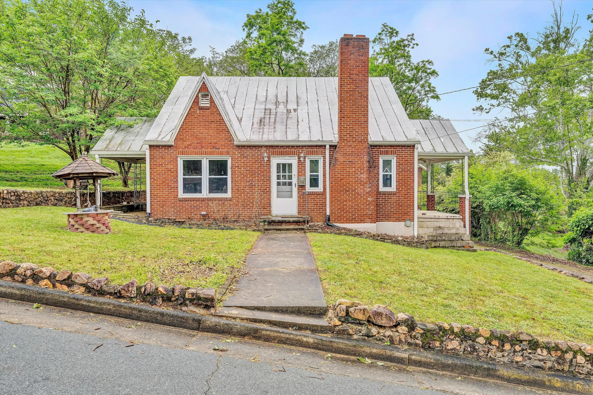 114 W CHURCH ST - Photo 3