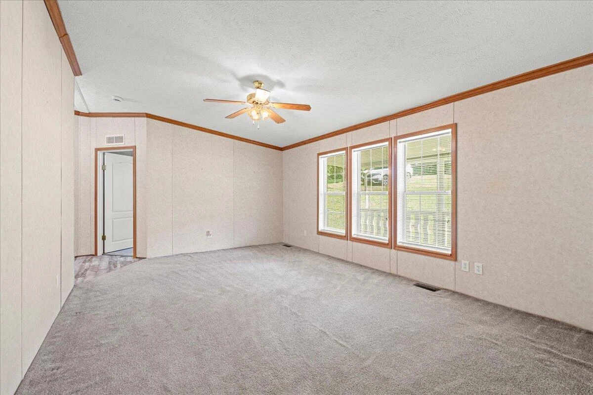 1296 Hayward DR - Photo 11
