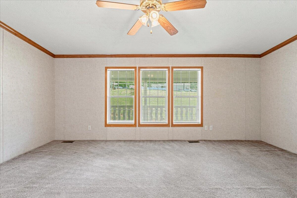 1296 Hayward DR - Photo 12