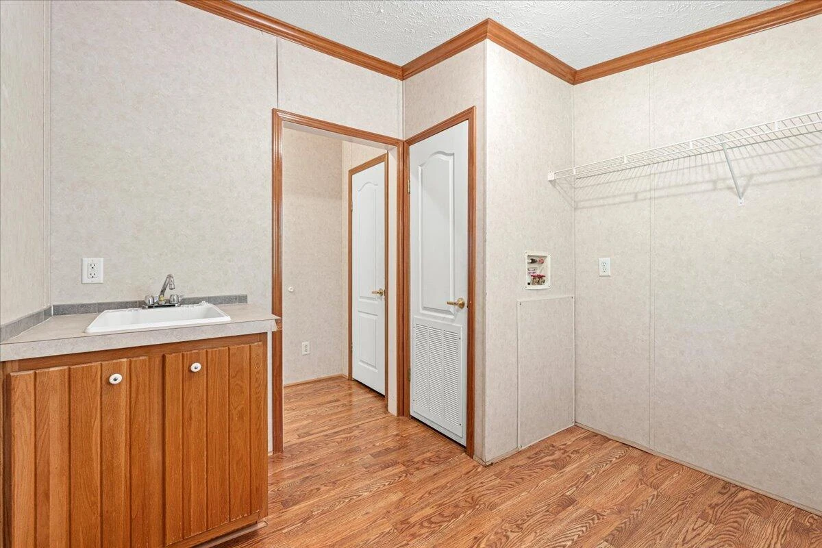 1296 Hayward DR - Photo 16