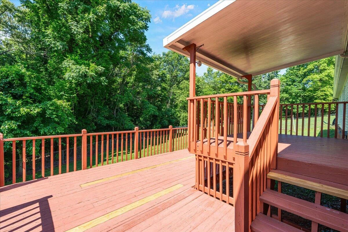 1296 Hayward DR - Photo 17