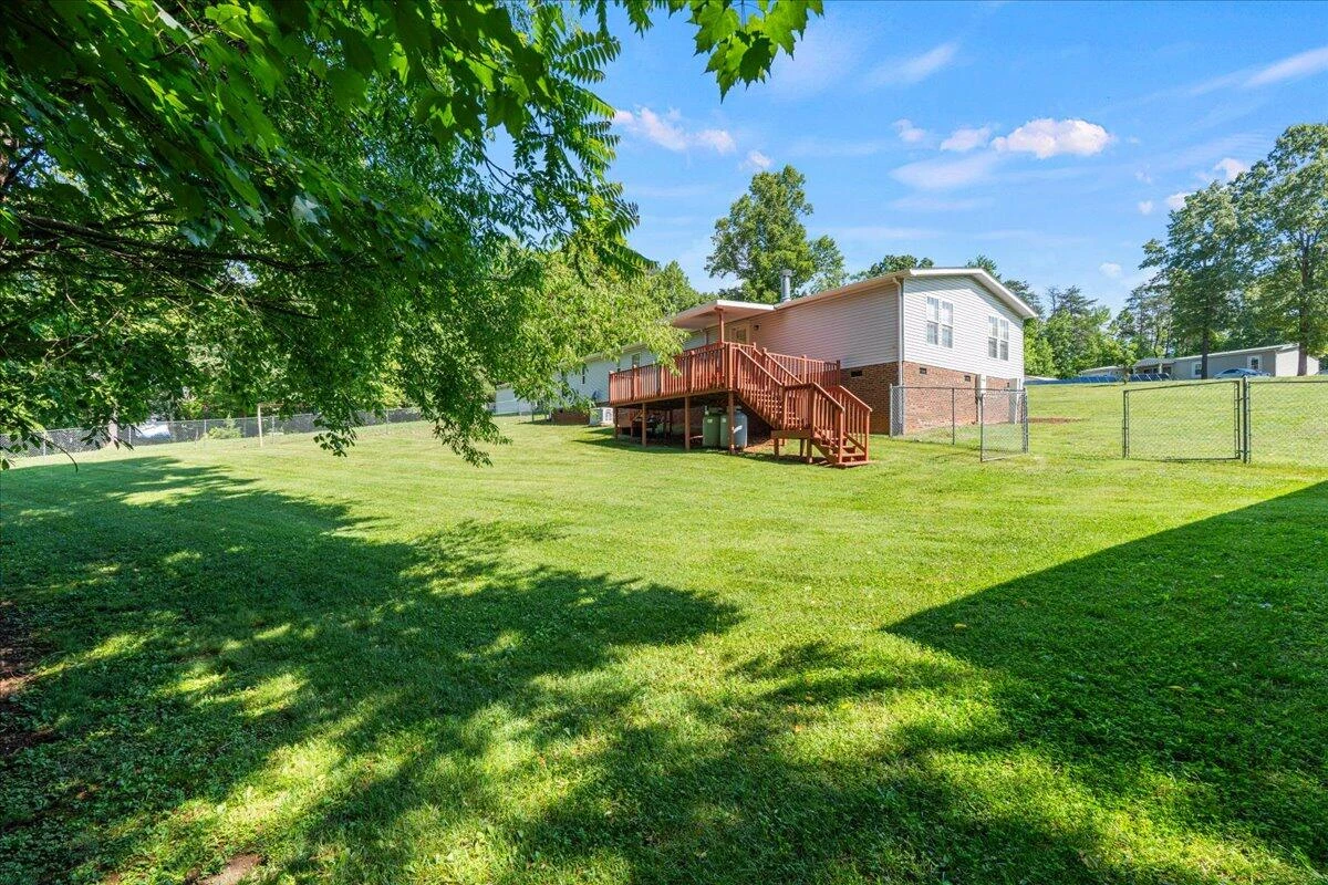 1296 Hayward DR - Photo 18
