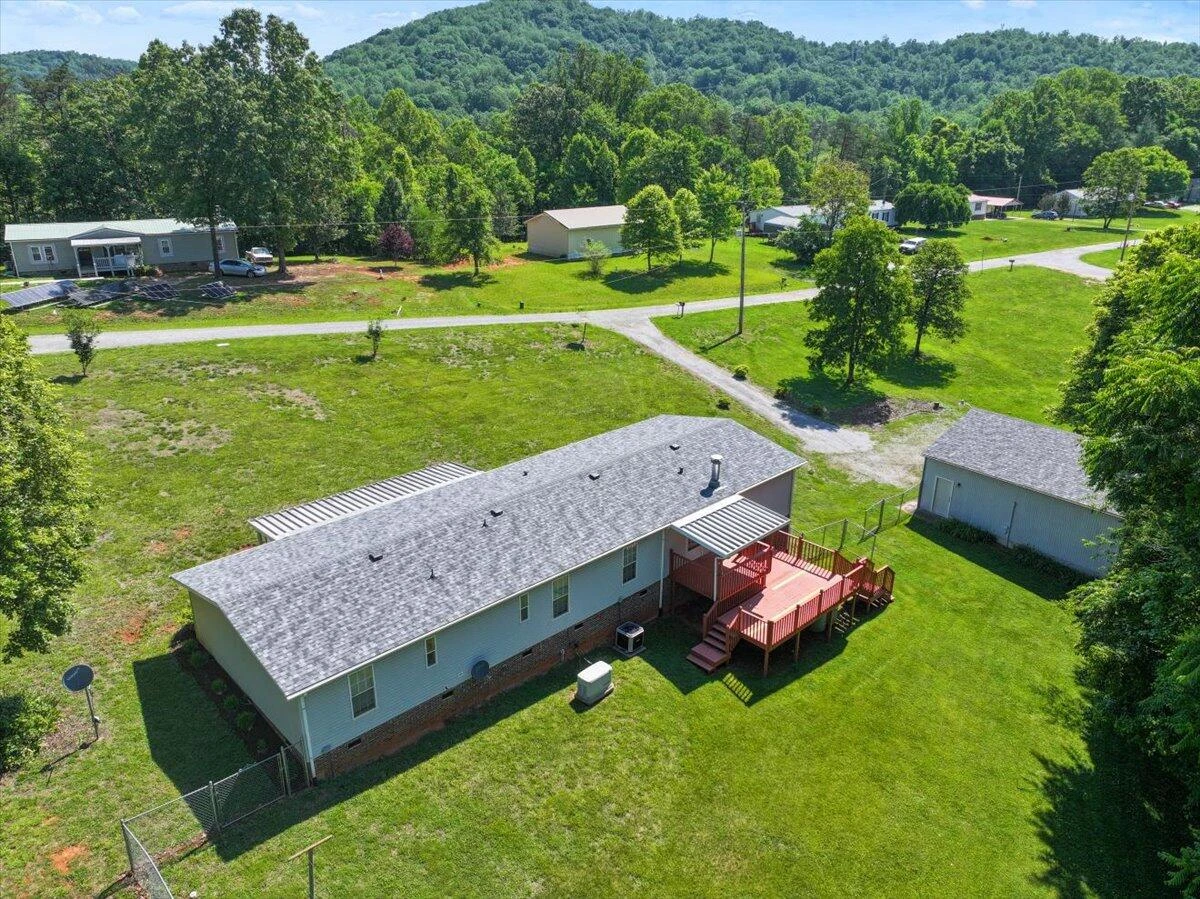 1296 Hayward DR - Photo 27