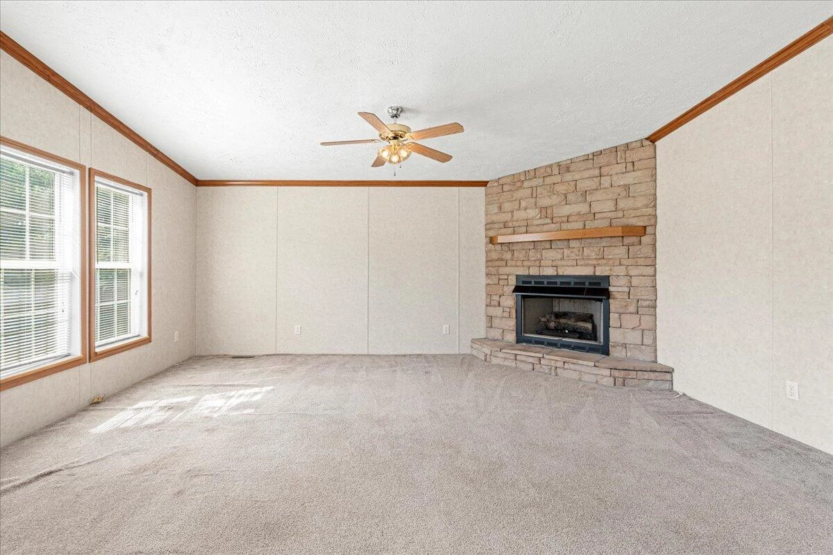 1296 Hayward DR - Photo 4
