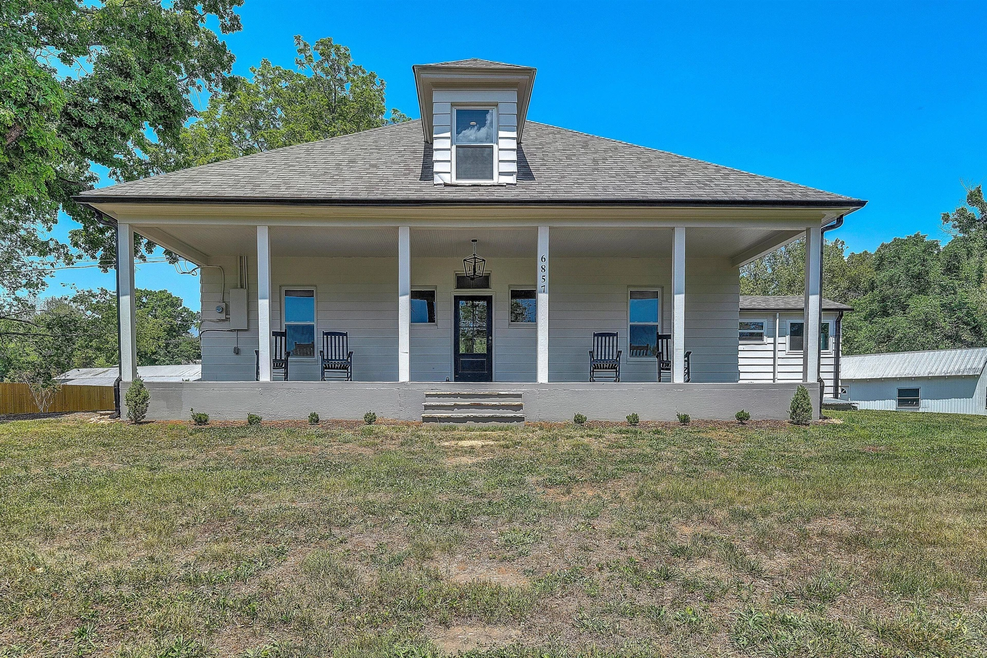 26 Barfoot LN