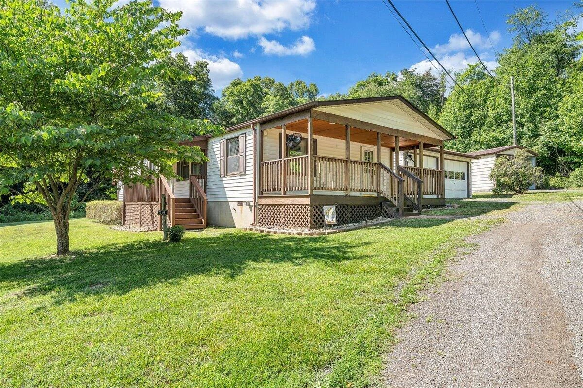 109 Meador LN